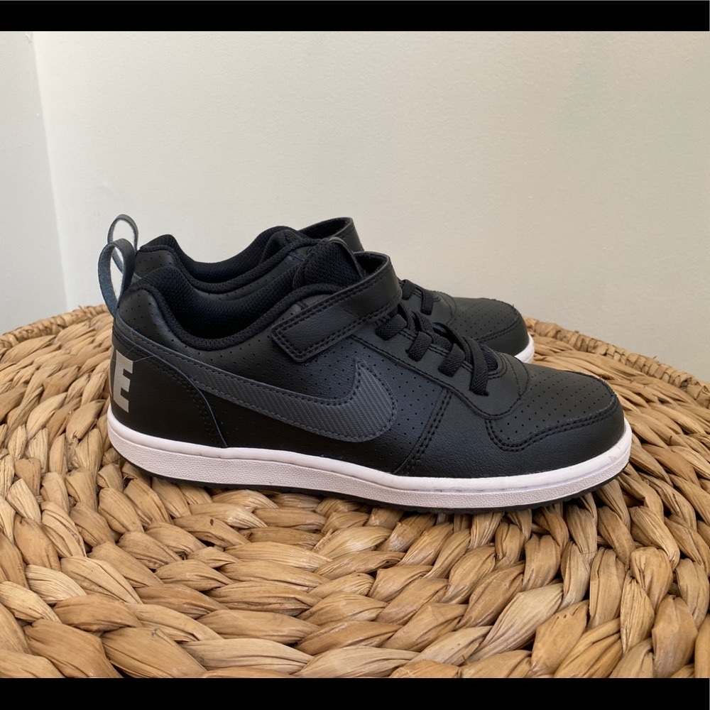 Boys Nike Court Borough Low Size 3